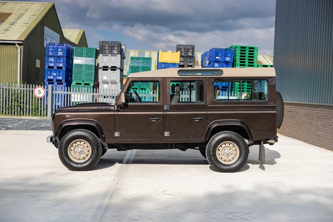 2011 Land Rover Defender 110 - Image 6 of 31