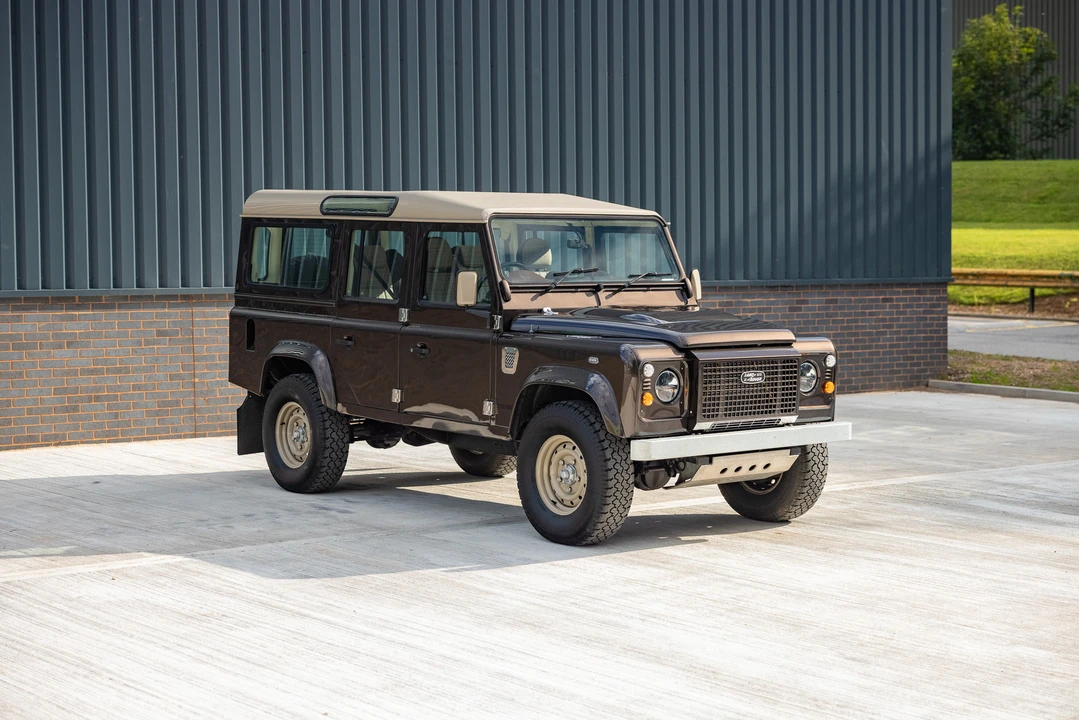 2011 Land Rover Defender 110 - Image 11 of 31