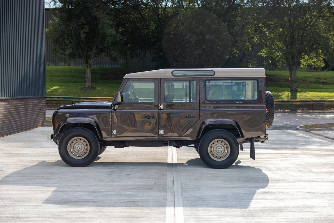 2011 Land Rover Defender 110 - Image 21 of 31