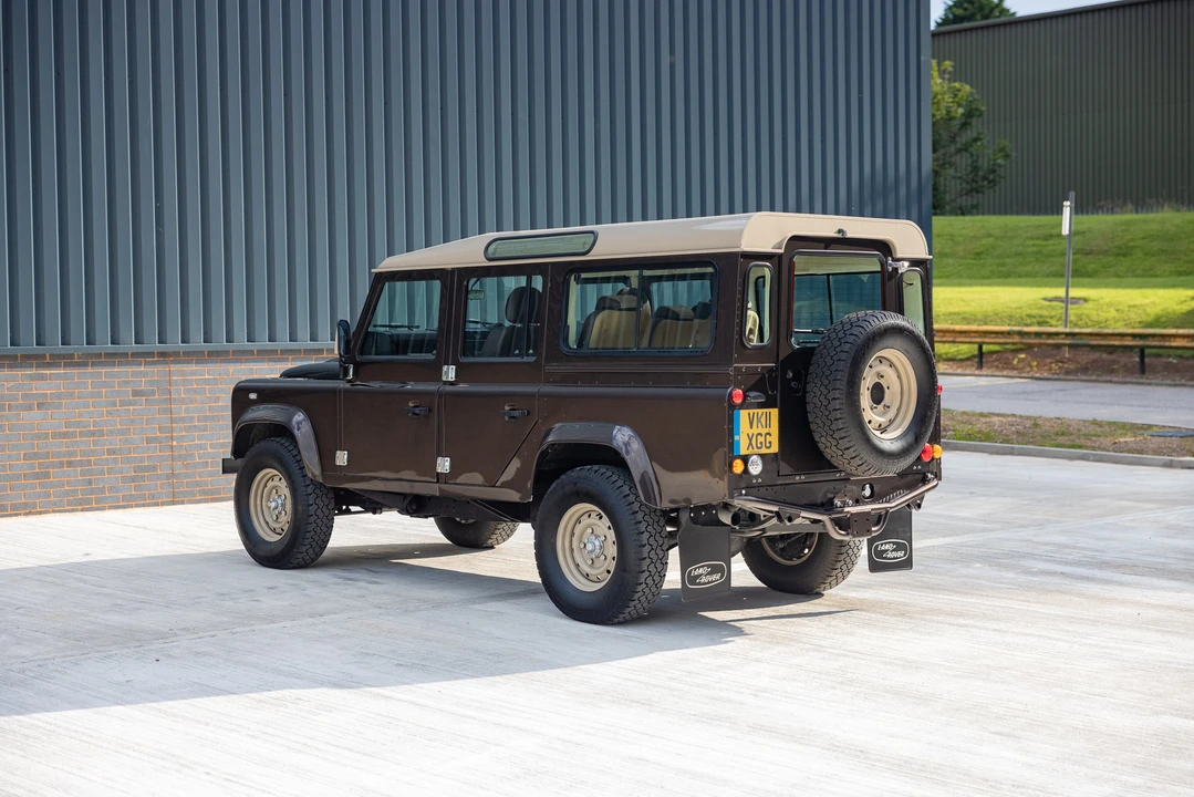 2011 Land Rover Defender 110 - Image 7 of 31
