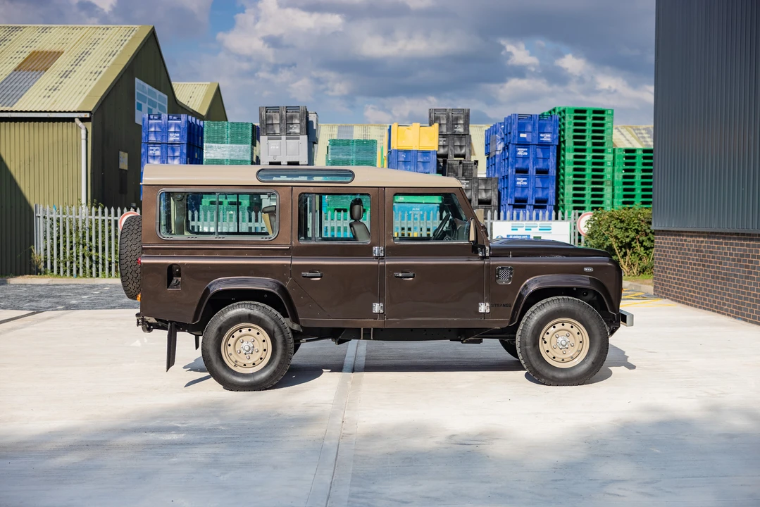 2011 Land Rover Defender 110 - Image 10 of 31