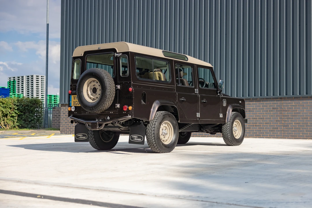 2011 Land Rover Defender 110 - Image 17 of 31
