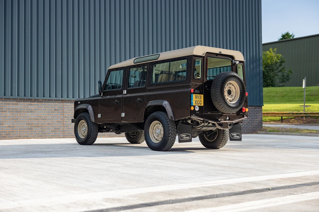2011 Land Rover Defender 110 - Image 15 of 31