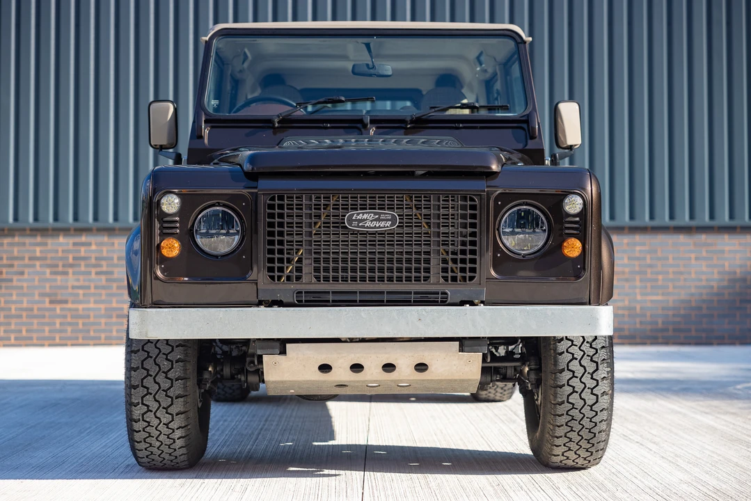 2011 Land Rover Defender 110 - Image 23 of 31