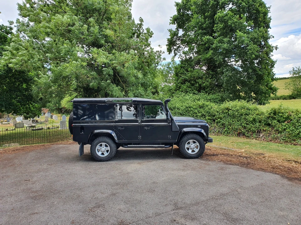 2011 Land Rover Defender 110 - Image 4 of 31