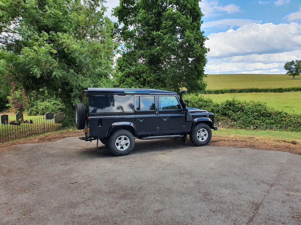 2011 Land Rover Defender 110 - Image 5 of 31