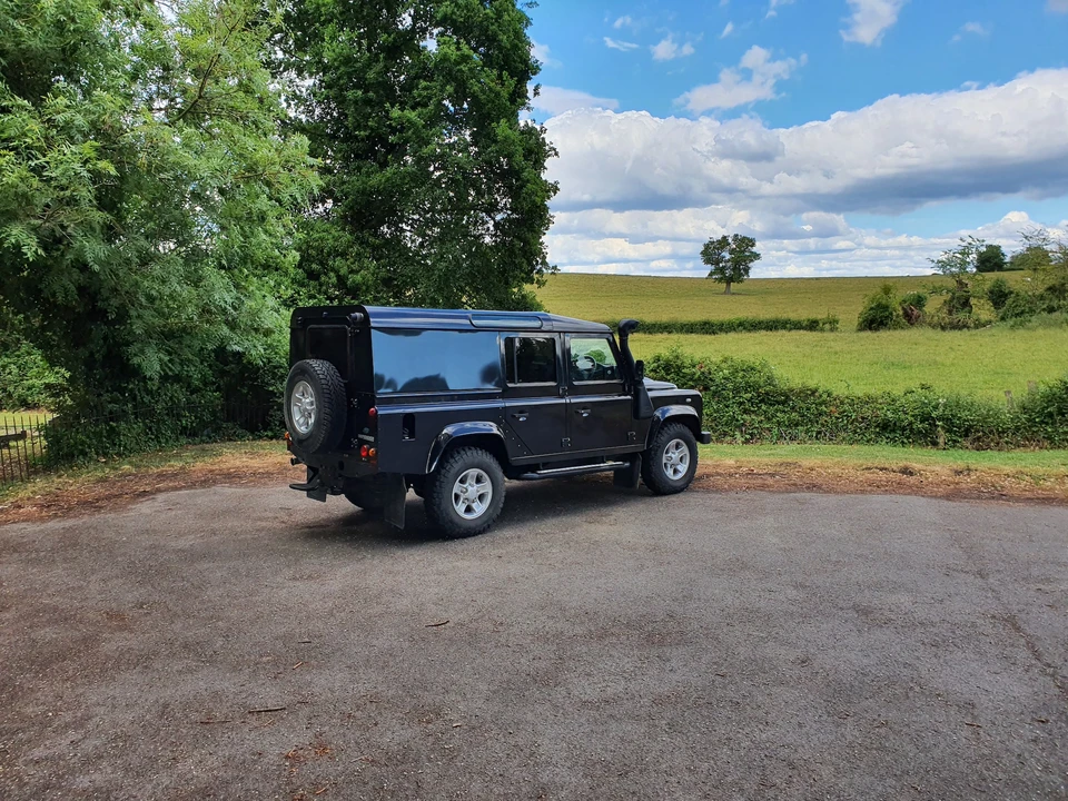 2011 Land Rover Defender 110 - Image 6 of 31