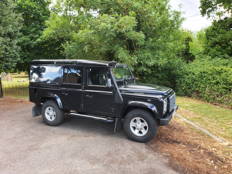 2011 Land Rover Defender 110 - Image 9 of 31
