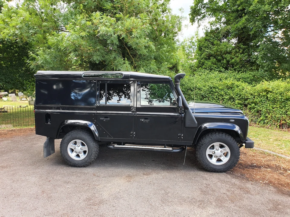2011 Land Rover Defender 110 - Image 10 of 31