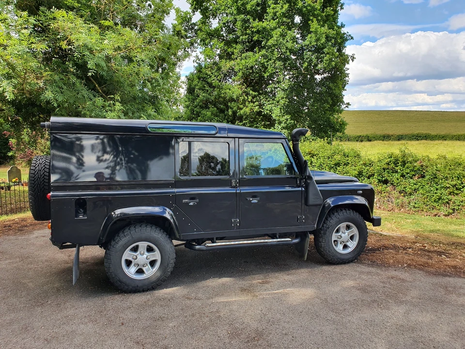 2011 Land Rover Defender 110 - Image 11 of 31