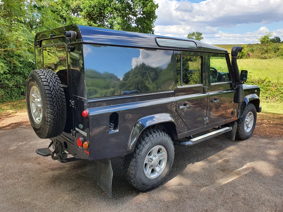 2011 Land Rover Defender 110 - Image 15 of 31