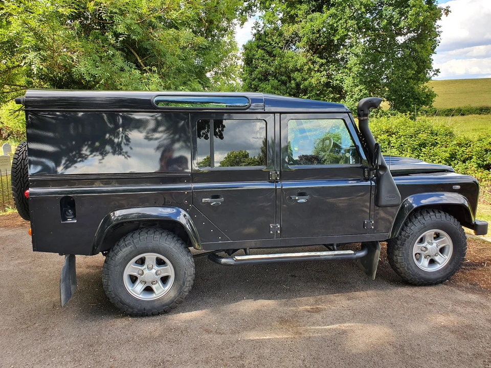 2011 Land Rover Defender 110 - Image 16 of 31