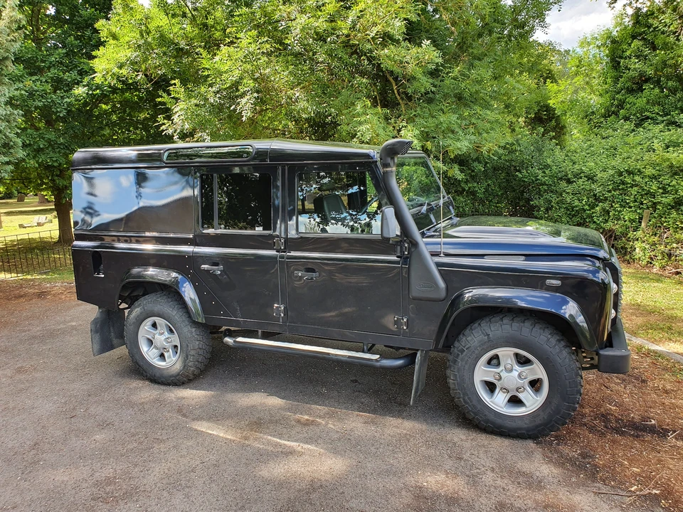 2011 Land Rover Defender 110 - Image 17 of 31