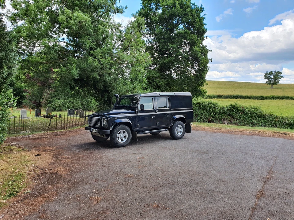 2011 Land Rover Defender 110 - Image 19 of 31