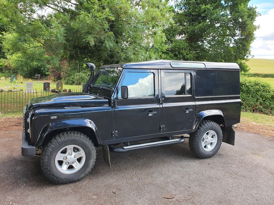 2011 Land Rover Defender 110 - Image 29 of 31