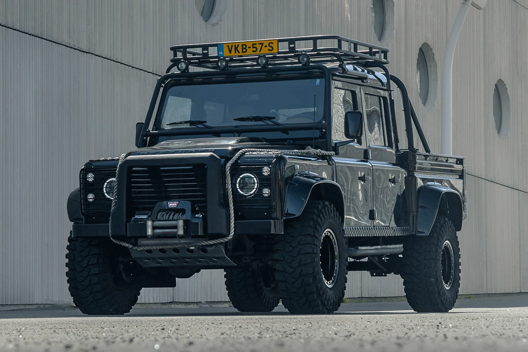 2011 Land Rover Defender 130 - Image 2 of 31