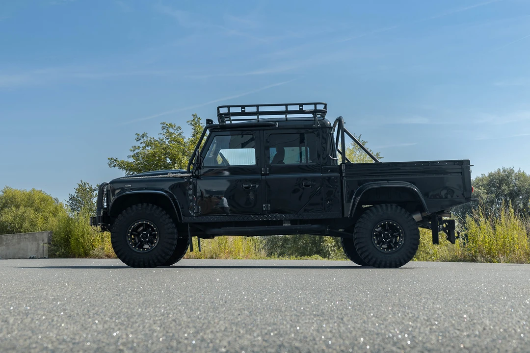 2011 Land Rover Defender 130 - Image 5 of 31
