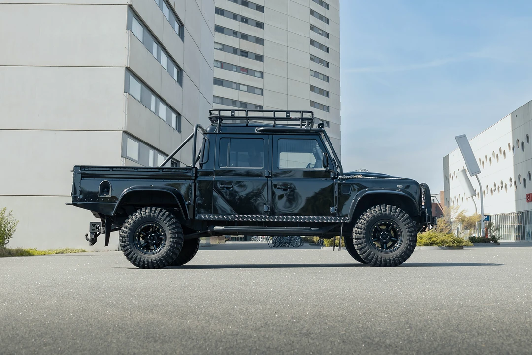 2011 Land Rover Defender 130 - Image 9 of 31