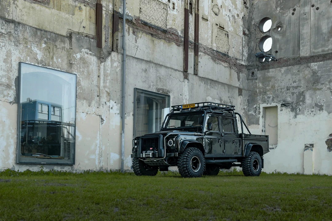 2011 Land Rover Defender 130 - Image 11 of 31