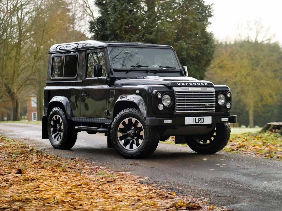 2011 Land Rover Defender 90 - Image 13 of 31
