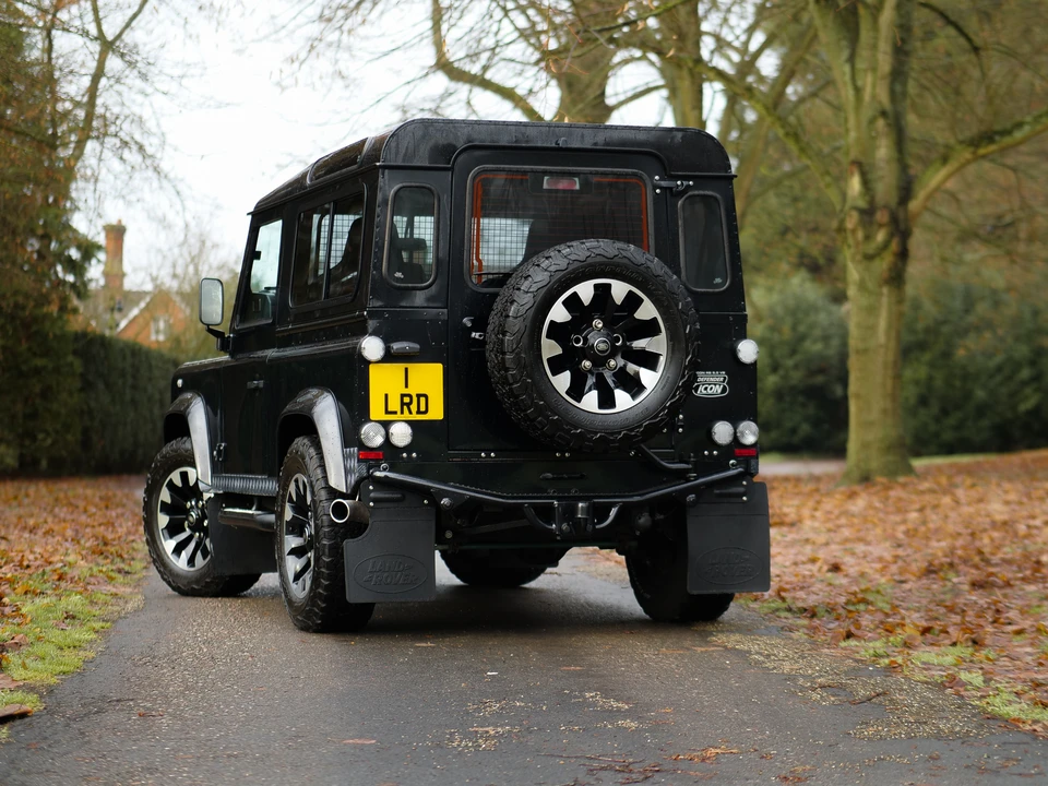 2011 Land Rover Defender 90 - Image 15 of 31