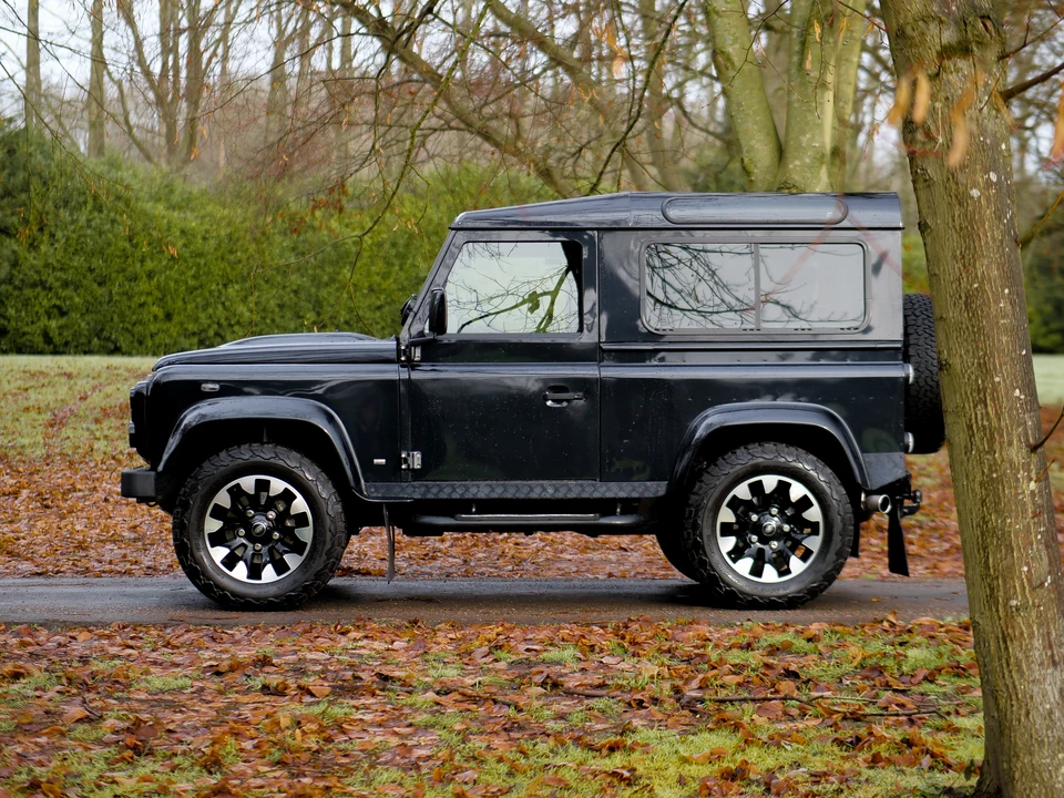 2011 Land Rover Defender 90 - Image 5 of 31