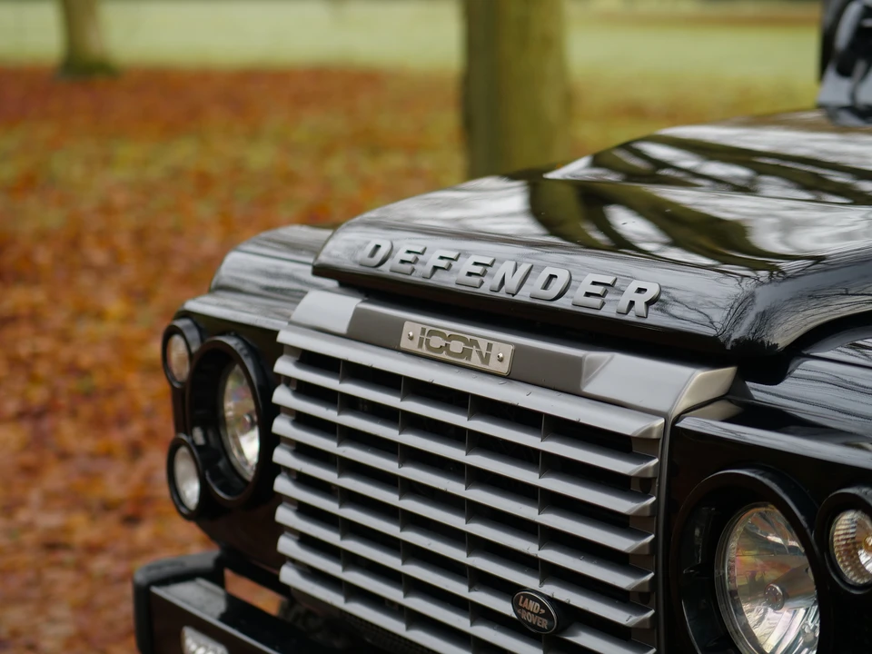 2011 Land Rover Defender 90 - Image 19 of 31