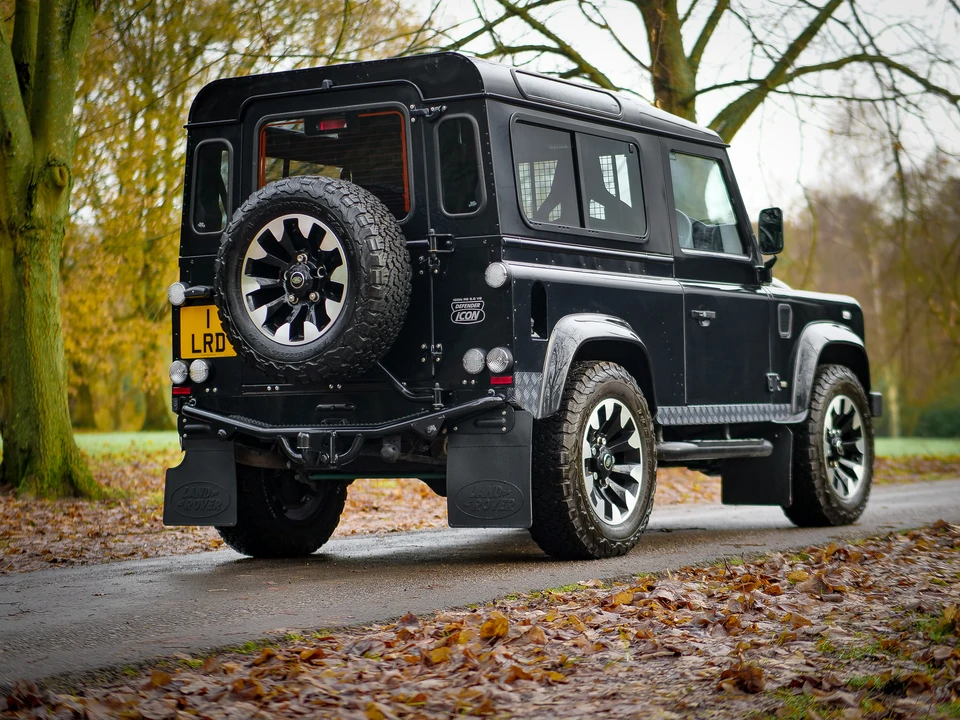 2011 Land Rover Defender 90 - Image 16 of 31