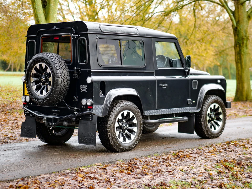 2011 Land Rover Defender 90 - Image 8 of 31