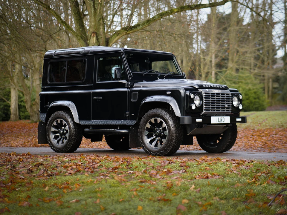 2011 Land Rover Defender 90 - Image 17 of 31