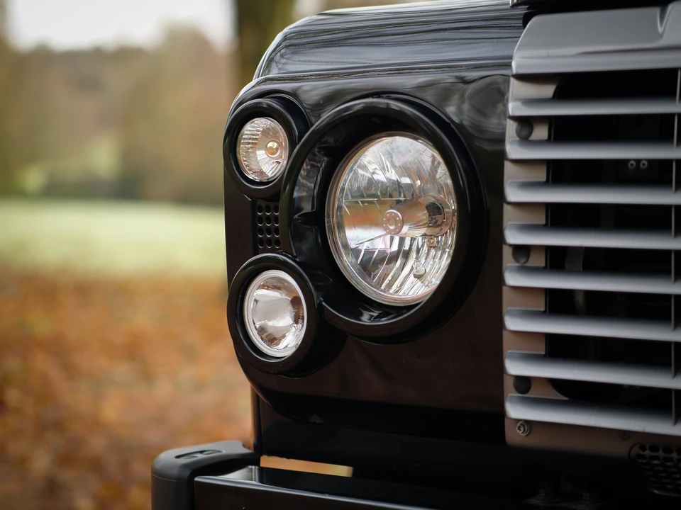 2011 Land Rover Defender 90 - Image 27 of 31