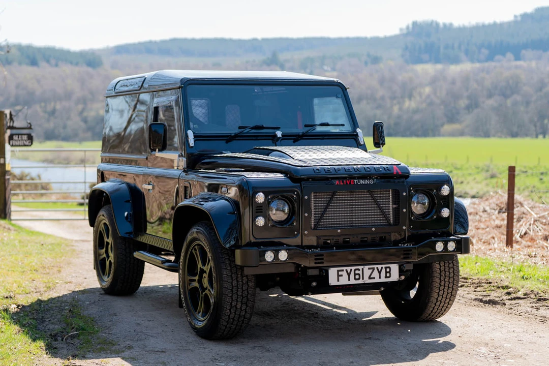2011 Land Rover Defender 90 - Image 2 of 31