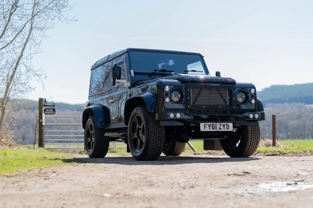 2011 Land Rover Defender 90 - Image 10 of 31