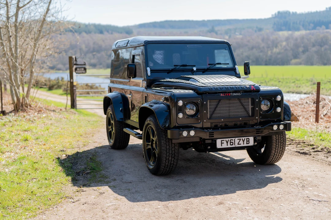 2011 Land Rover Defender 90 - Image 11 of 31