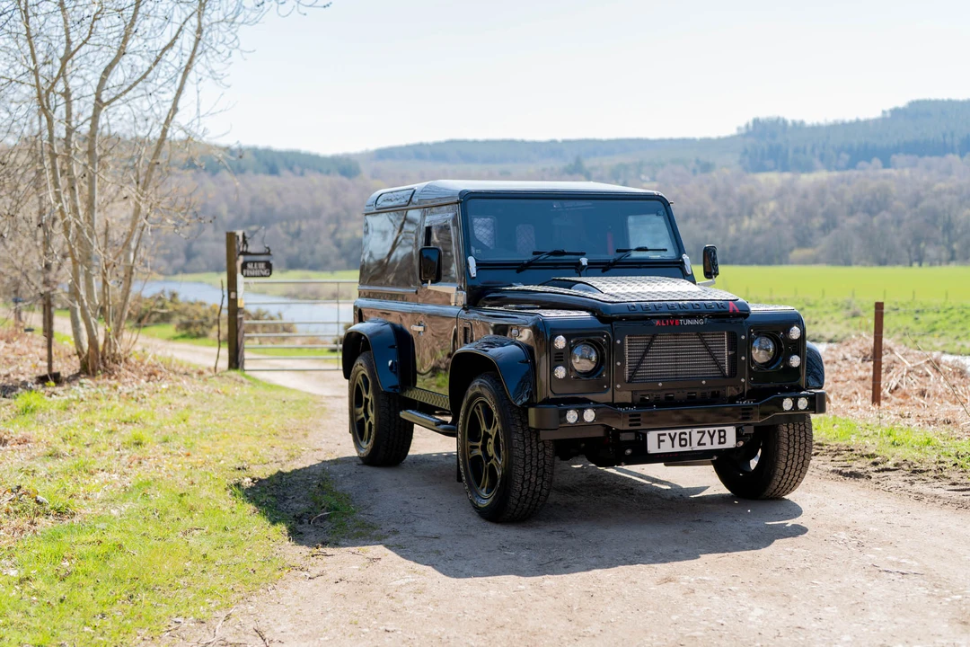 2011 Land Rover Defender 90 - Image 14 of 31