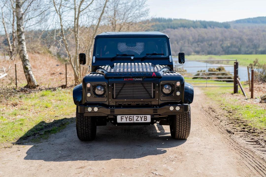 2011 Land Rover Defender 90 - Image 3 of 31