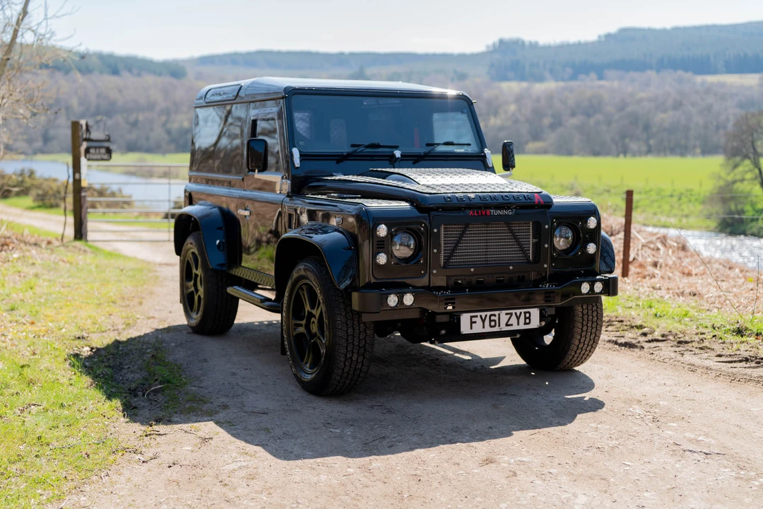 2011 Land Rover Defender 90 - Image 15 of 31