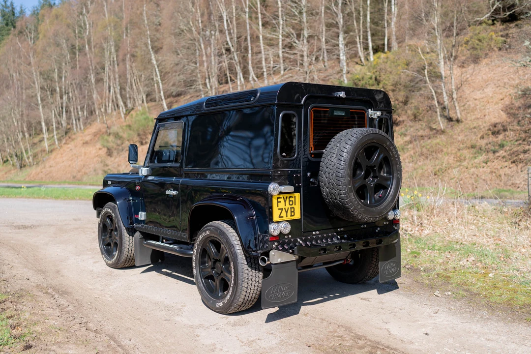 2011 Land Rover Defender 90 - Image 6 of 31