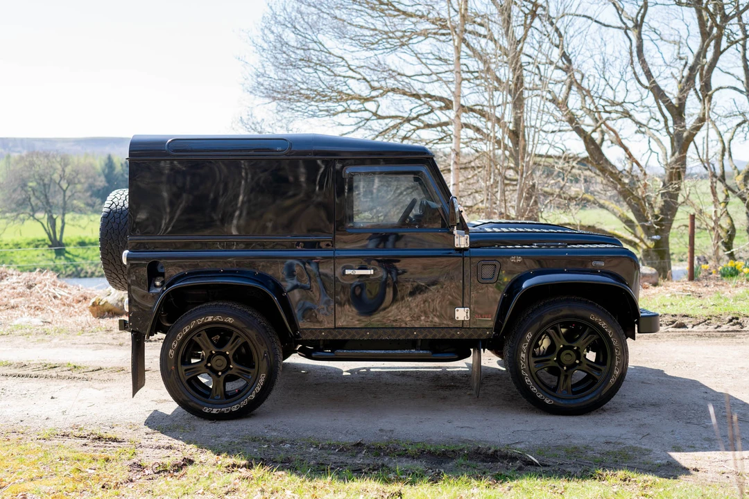 2011 Land Rover Defender 90 - Image 9 of 31