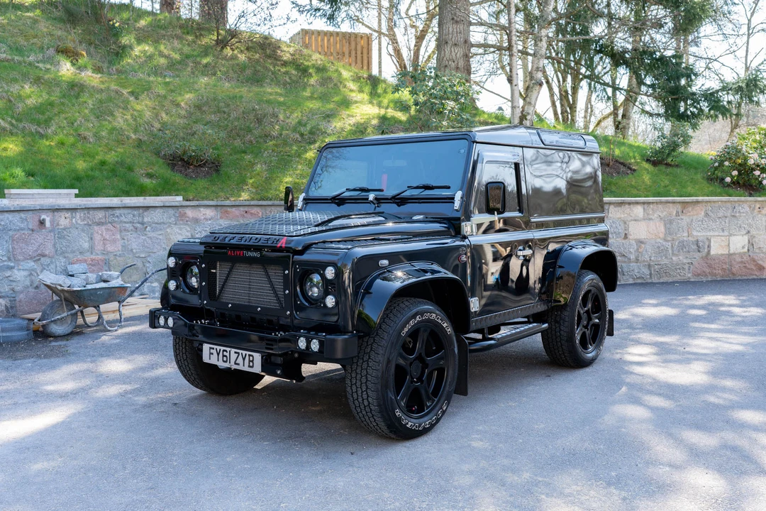 2011 Land Rover Defender 90 - Image 4 of 31