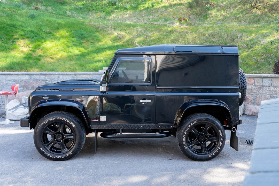 2011 Land Rover Defender 90 - Image 13 of 31