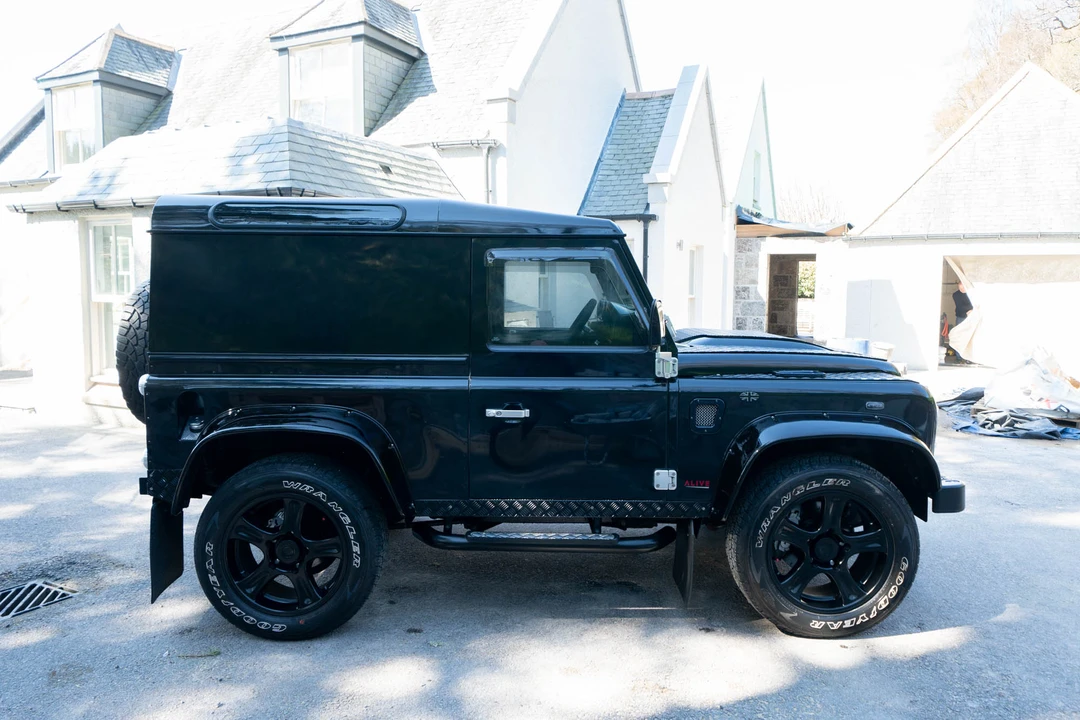 2011 Land Rover Defender 90 - Image 17 of 31