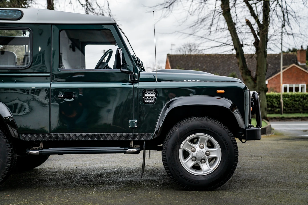 2011 Land Rover Defender 90 - Image 28 of 31