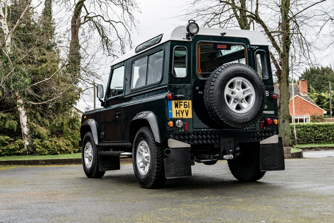 2011 Land Rover Defender 90 - Image 26 of 31