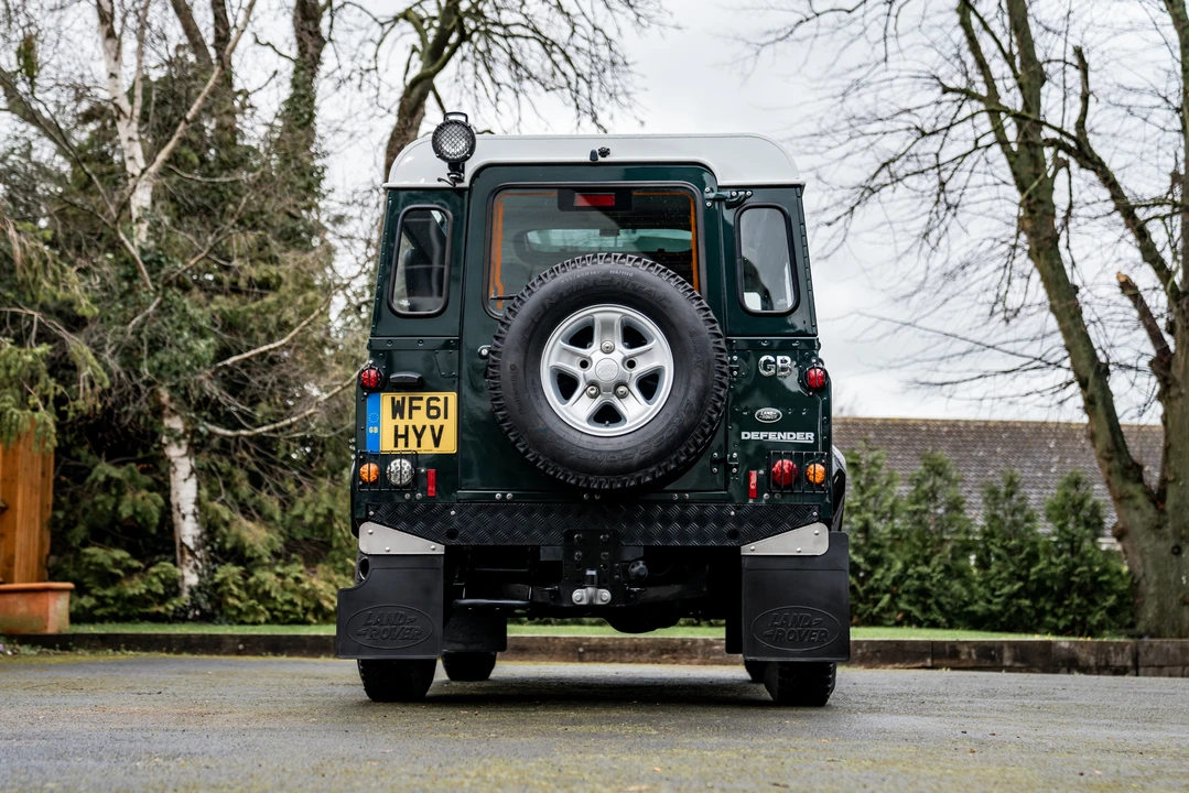 2011 Land Rover Defender 90 - Image 7 of 31