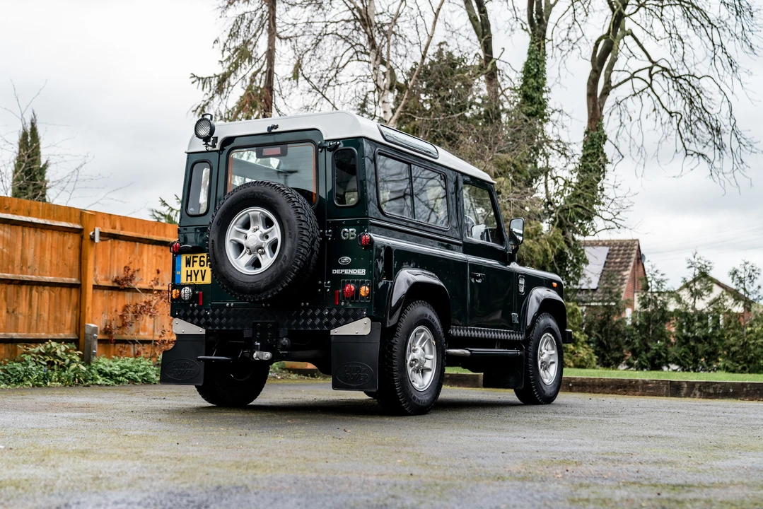2011 Land Rover Defender 90 - Image 13 of 31