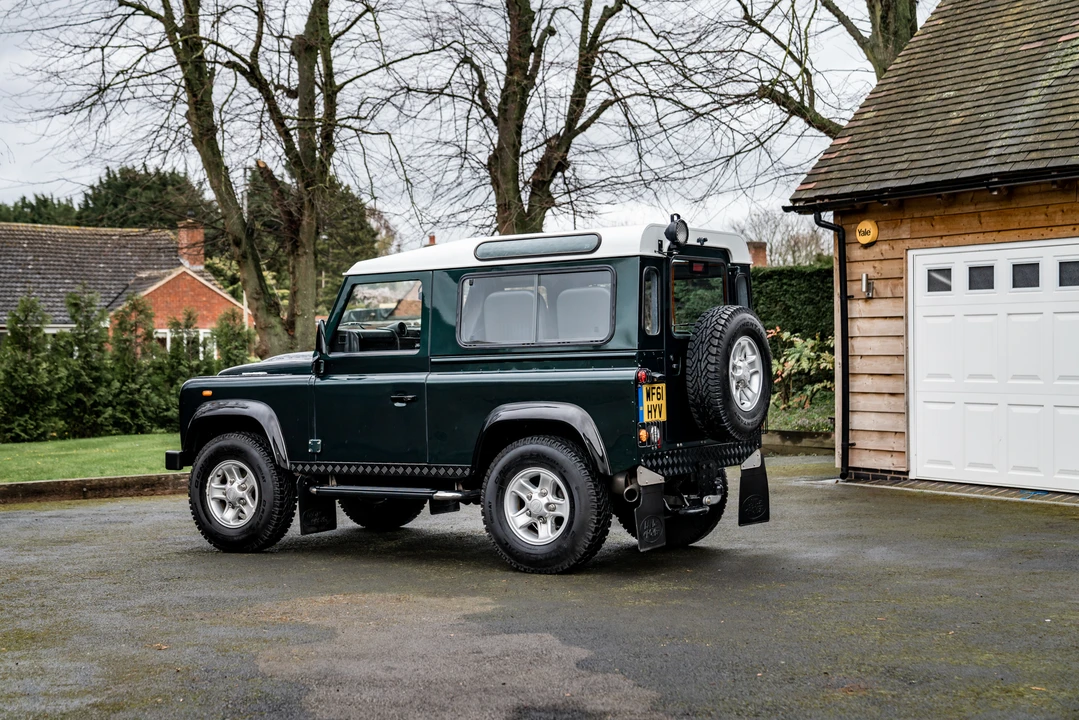 2011 Land Rover Defender 90 - Image 15 of 31