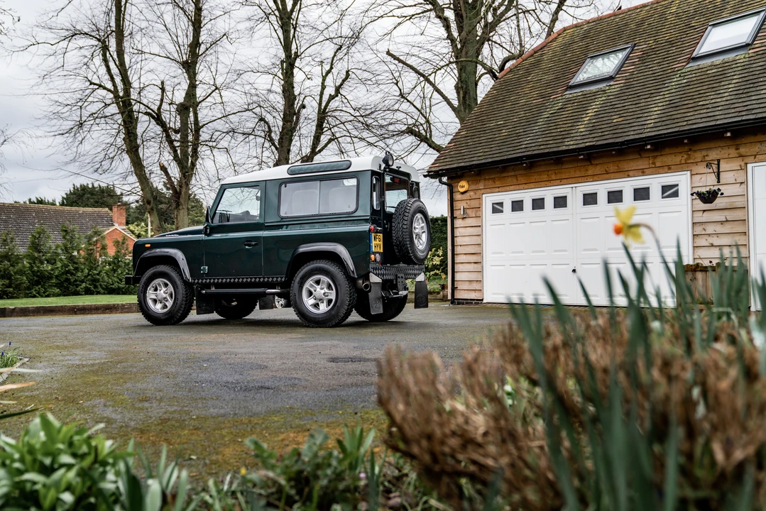 2011 Land Rover Defender 90 - Image 17 of 31