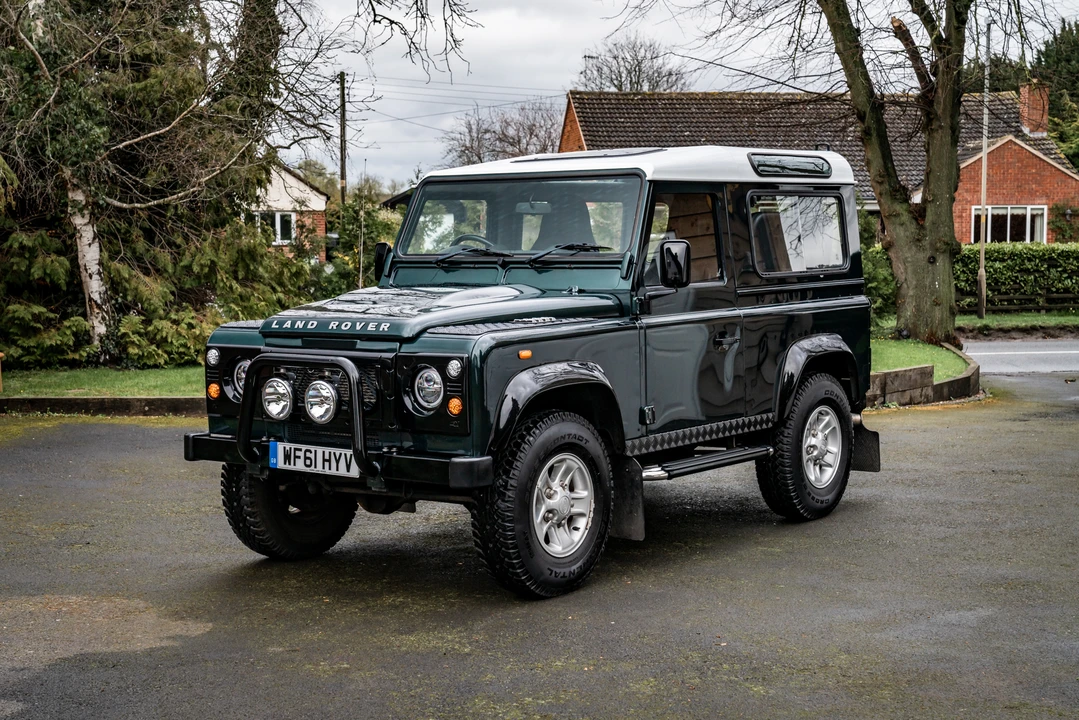 2011 Land Rover Defender 90 - Image 18 of 31