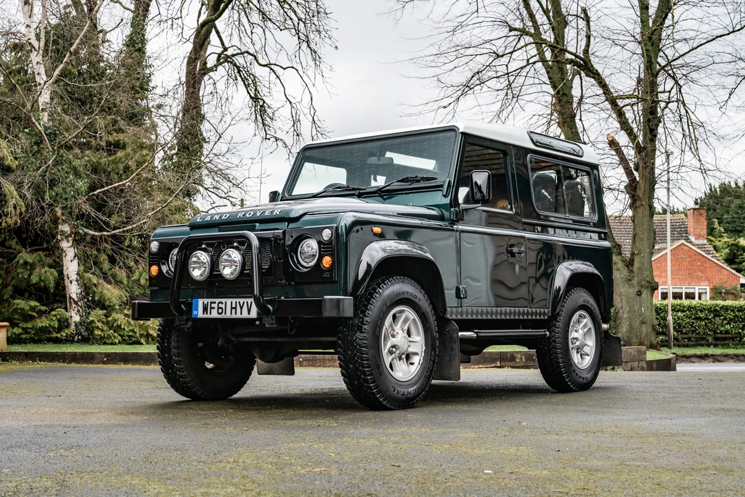 2011 Land Rover Defender 90 - Image 16 of 31